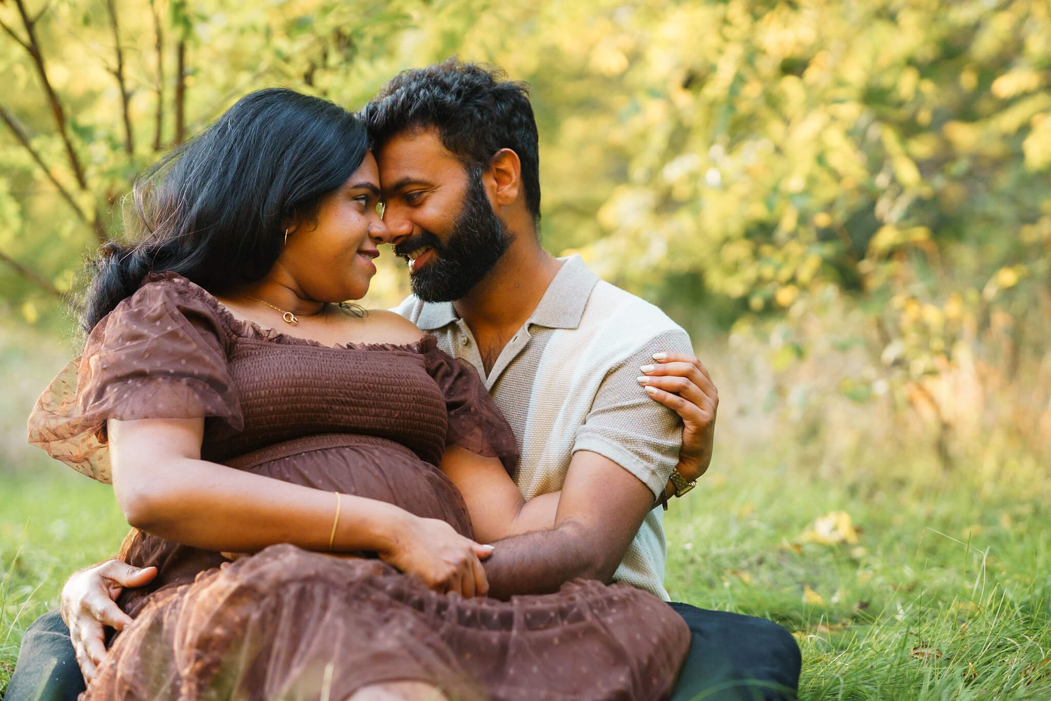 Candid lifestyle shot of an expectant couple in a Kitchener park