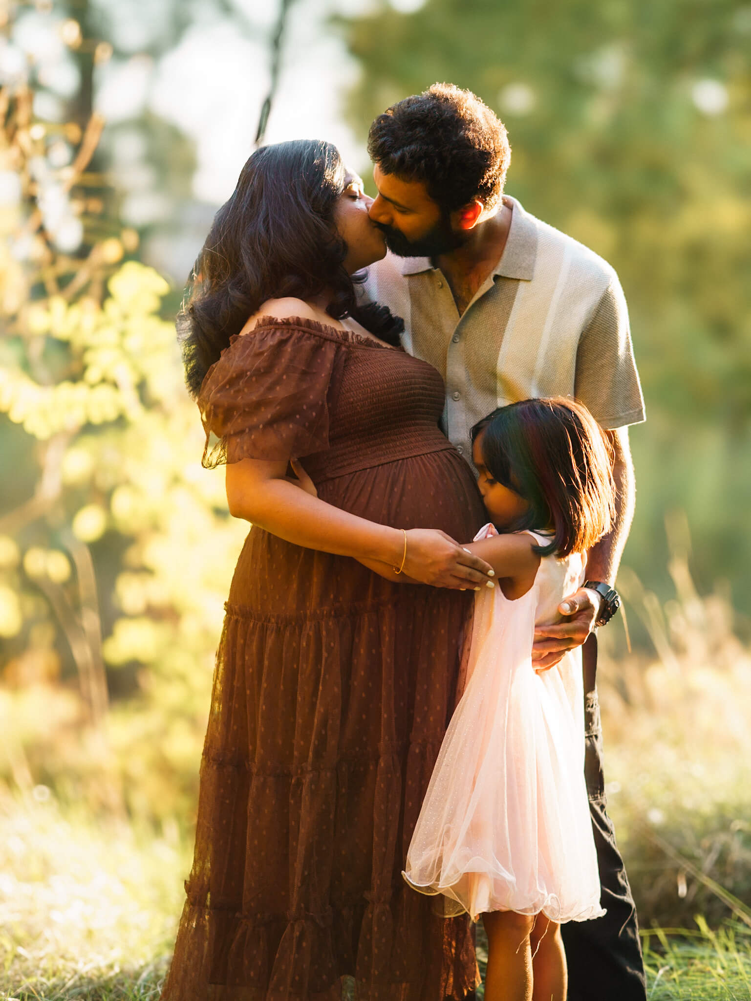 Full family maternity portrait in Cambridge, Ontario