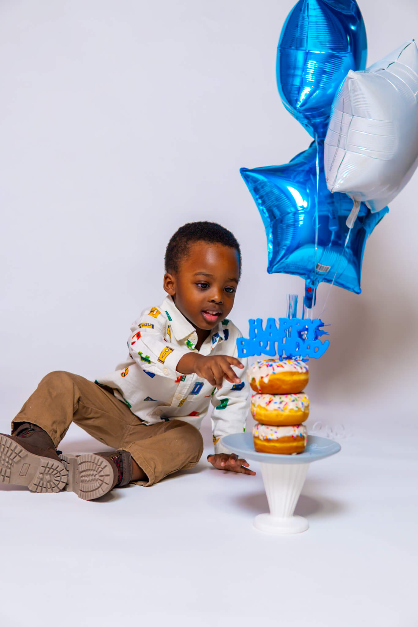 Minimalist birthday photography style by Greasypixel